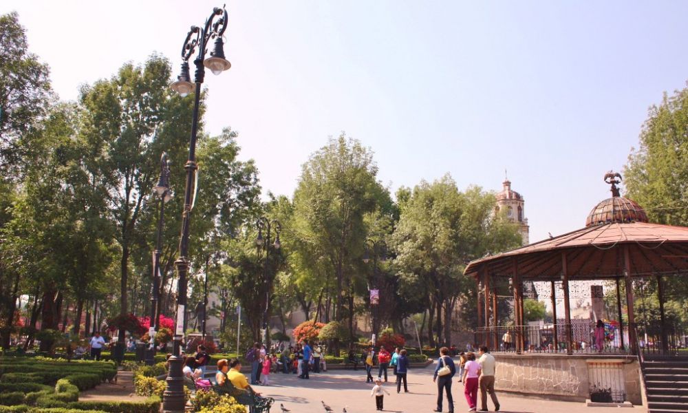 Tour Tour paseo en trajineras en Xochimilco, Barrio de Coyoacán y CU. Centro de Coyoacán. © https://www.flickr.com/photos/acuarela08