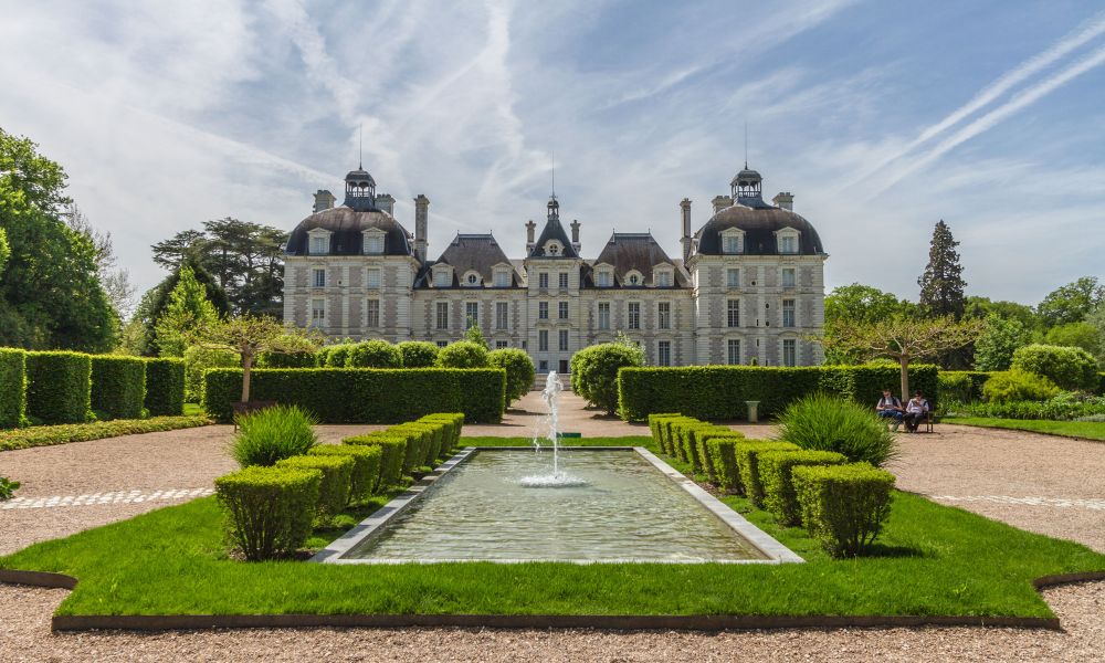 Tour Gran Crucero por el río Sena (Francia). y el Castillo de Cheverny. Nos mostrará la impresionante arquitectura del valle del Loira