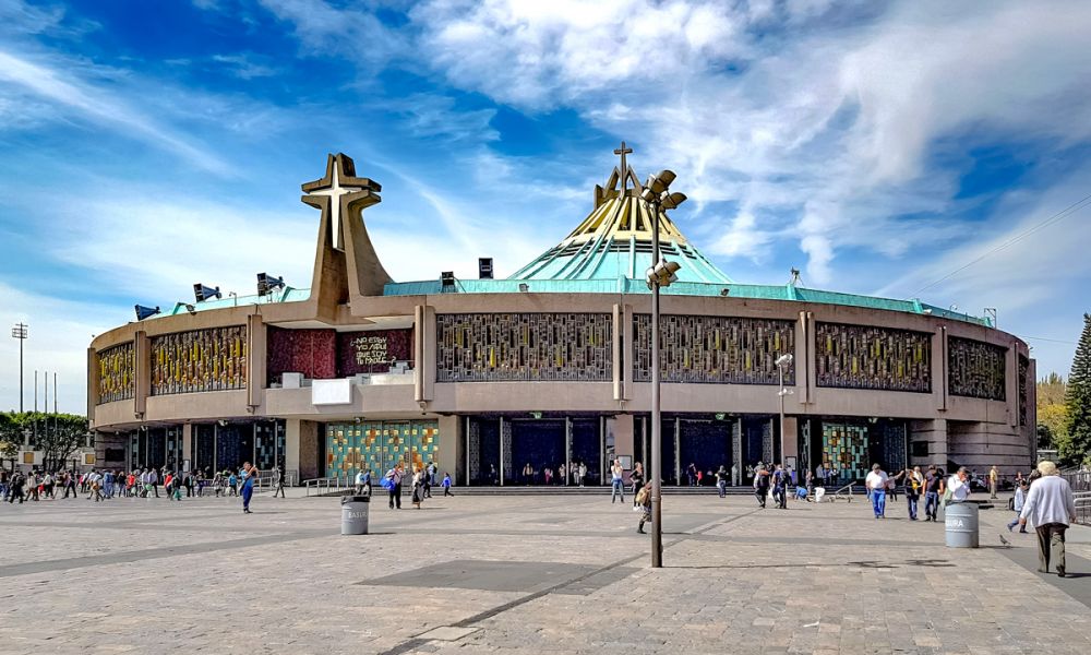 Tour Tour Pirámides de Teotihuacán, Basílica de Guadalupe y Tlatelolco. Exterior de la Basílica de Guadalupe