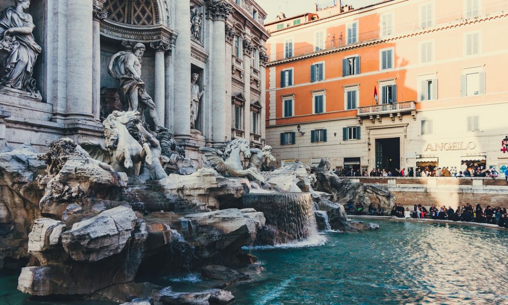 Tour Tour Italia cultural: Roma, Toscana y Cinque Terre. En tu día libre en Roma puedes caminar por sus calles y admirar la famosa Fuente de Trevi