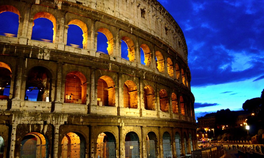 Tour Tour Italia cultural: Roma, Toscana y Cinque Terre. El Coliseo Romano constituía parte del entretenimiento público de la antigua Roma