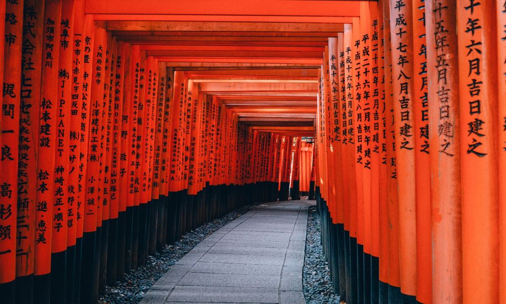 Tour Paquete Tour a Japón + Avión + Hotel. Contempla el famoso túnel de los "Mil Toriis"en el Santuario de Fushimi-Inari