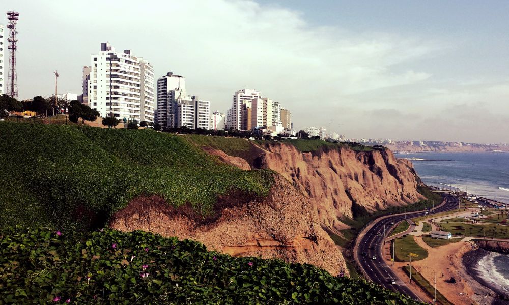 Tour Paquete Machu Picchu Vuelo incluido. Conoce las playas de Lima, son perfectas para los surfistas