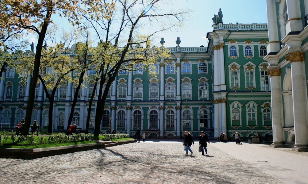 Tour Tierras Rusas & Bálticas. El Museo del Hermitage de San Petersburgo, Rusia, es una de las mayores pinacotecas y museos de antigüedades del mundo