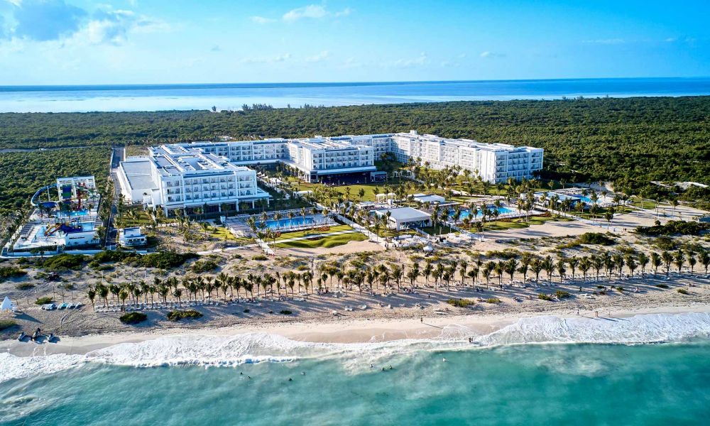 Tour Paquete Cancún - Costa Mujeres 4 días y 3 noches todo incluido con avión + Actividad con delfines. Hotel Riu Dunamar, déjate consentir en uno de los mejores hoteles cinco estrellas