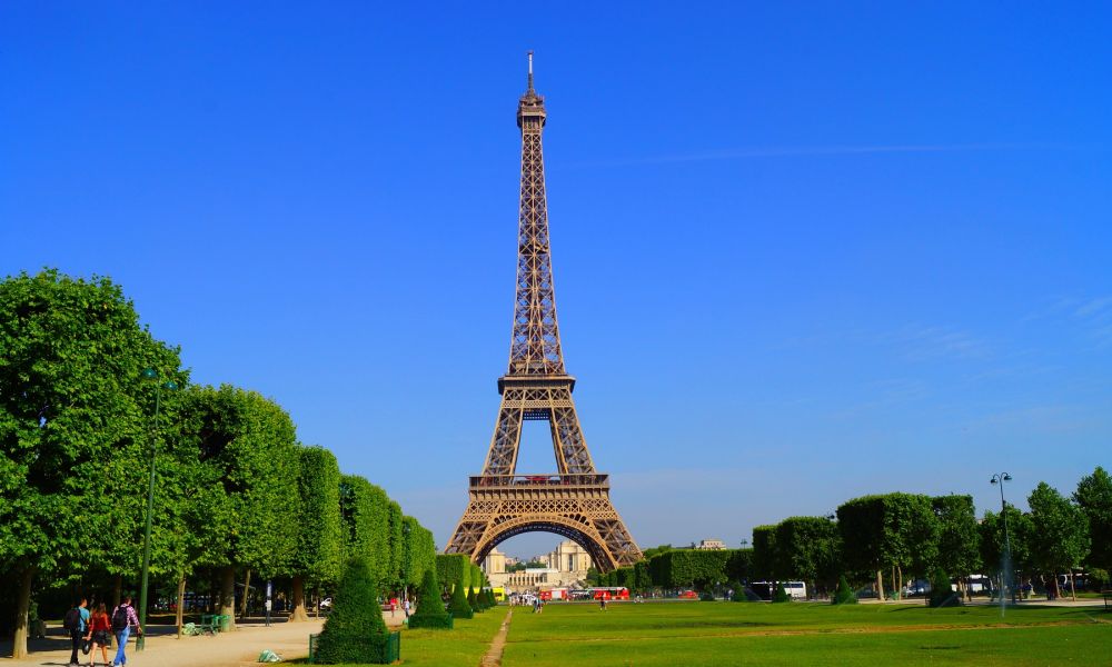 Tour Europa básica: Madrid, Londres y París. Vista de la Torre Eiffel desde los campos Elíseos